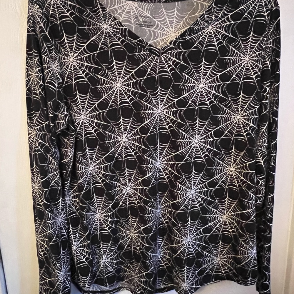 Spider web long sleeve V neck shirt size 3XL women